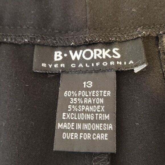 B. Works. Byer California. Classy Shorts. Size 13. EUC - Picture 7 of 8